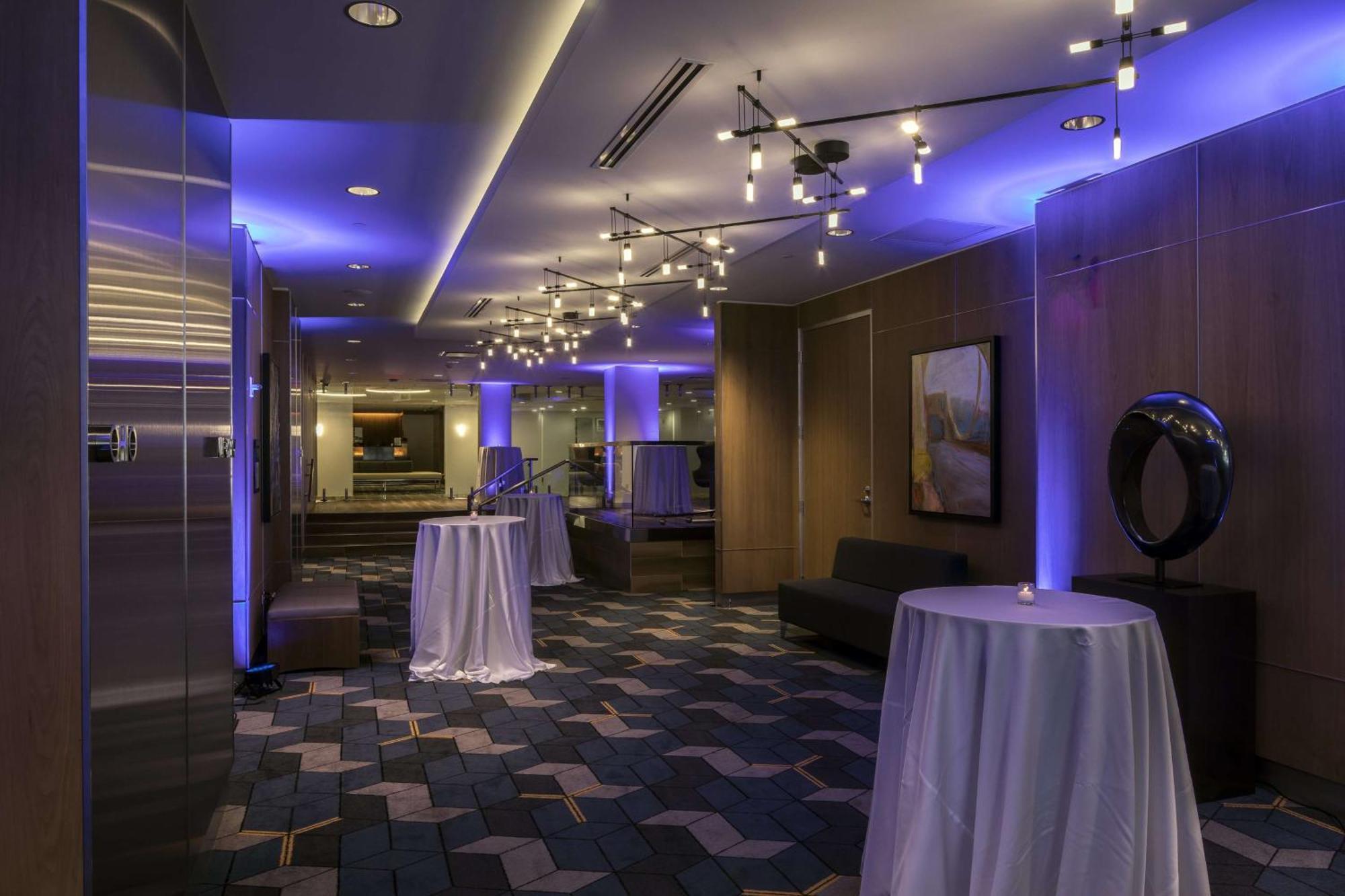 Doubletree By Hilton Hotel & Suites Pittsburgh Downtown Exterior foto